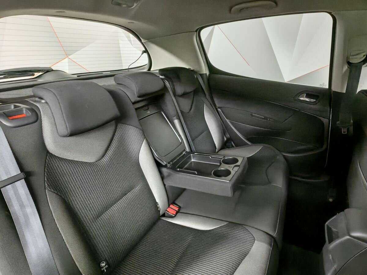 Peugeot 308, 2011 Фото №12