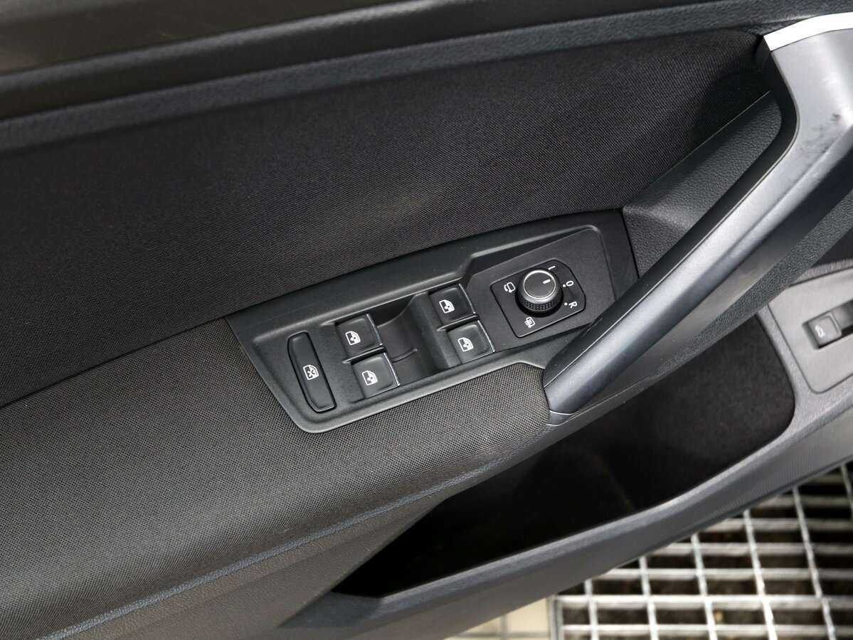 Volkswagen Tiguan, 2019 Фото №16