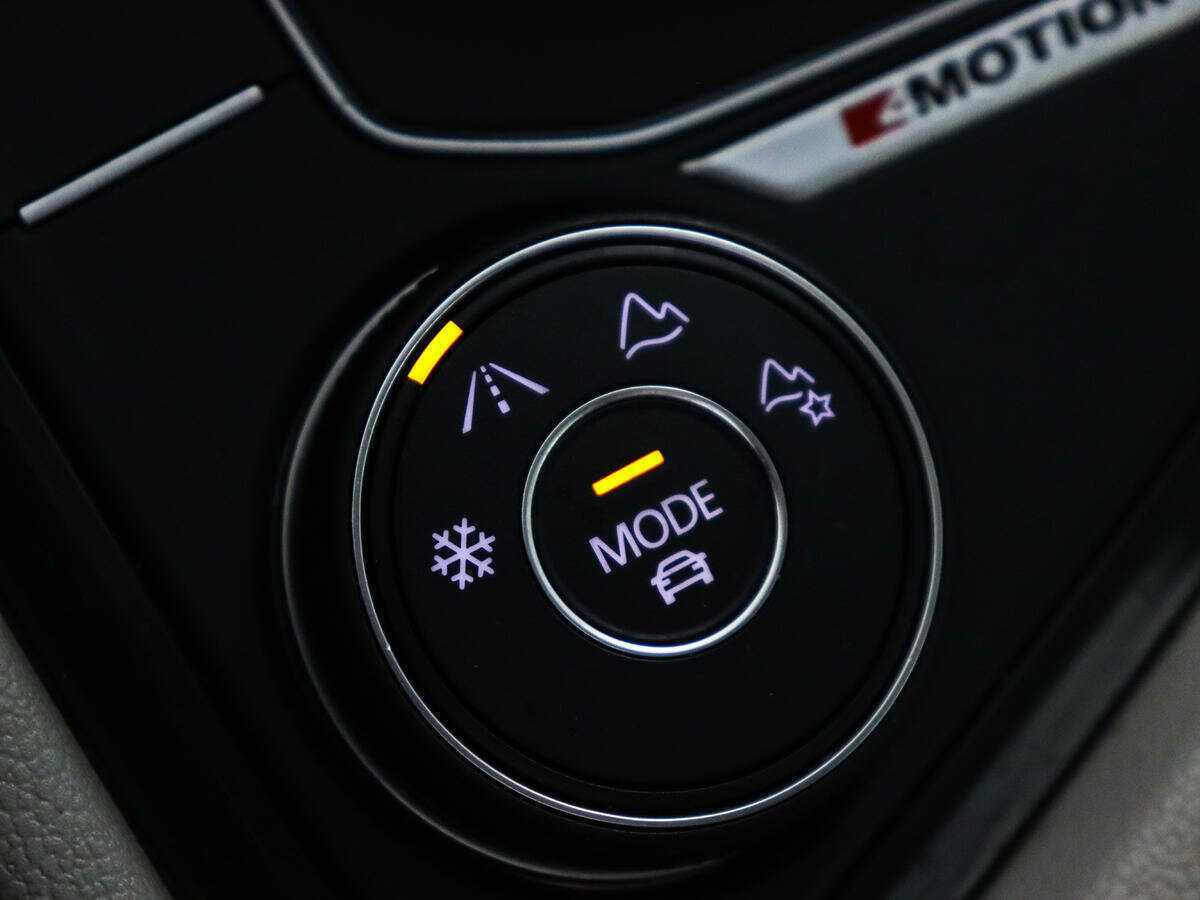 Volkswagen Tiguan, 2018 Фото №17