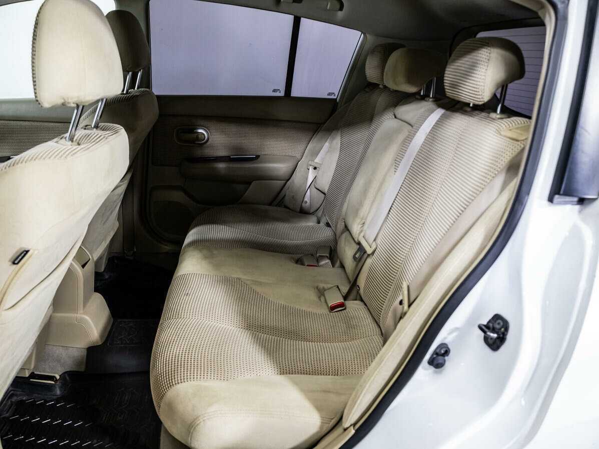 Nissan Tiida, 2011 Фото №10