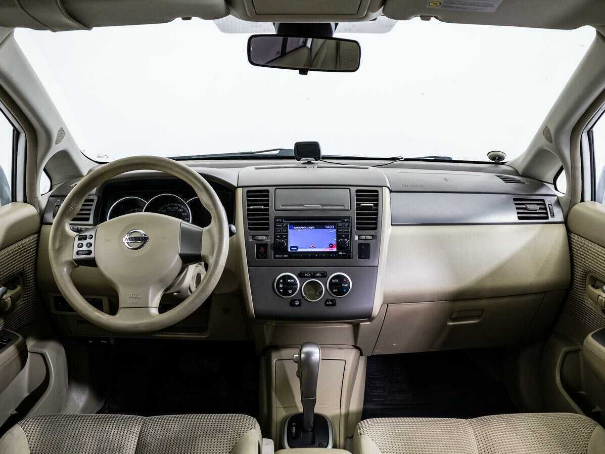 Nissan Tiida, 2011 Фото №13