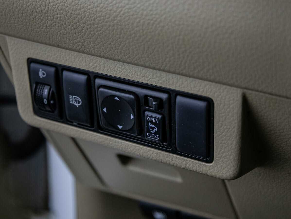 Nissan Tiida, 2011 Фото №15