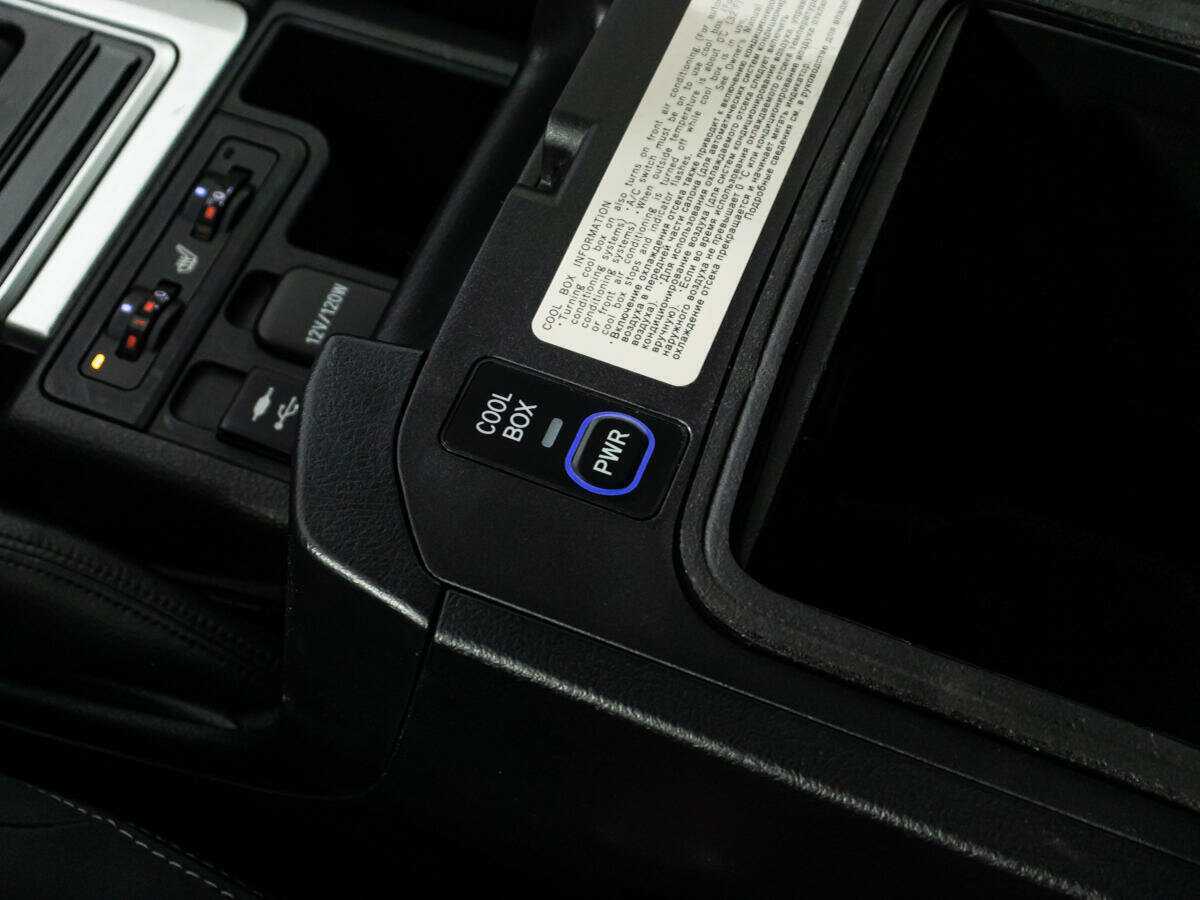 Toyota Land Cruiser Prado, 2018 Фото №19