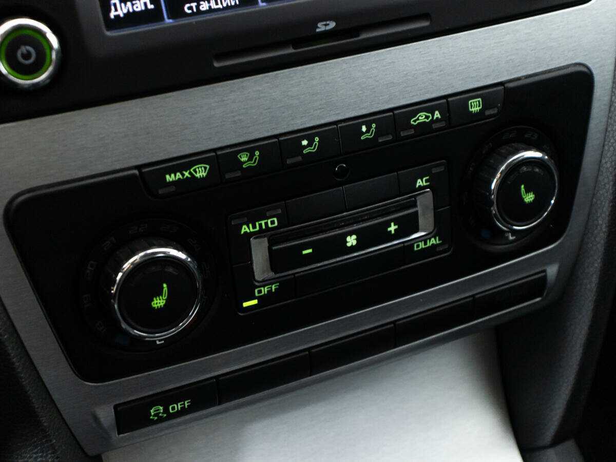 Skoda Octavia Scout, 2011 Фото №15