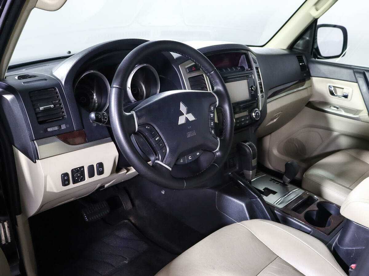 Mitsubishi Pajero, 2017 Фото №12