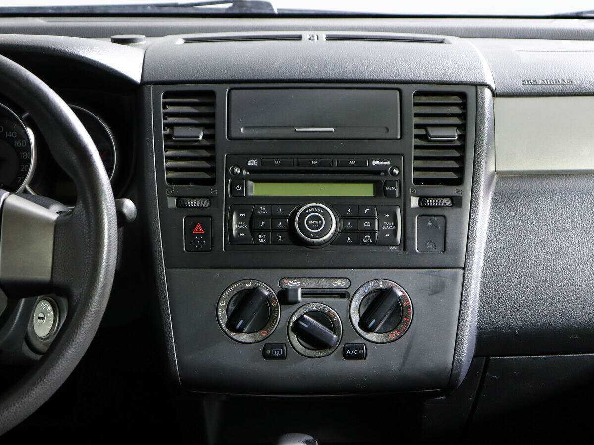 Nissan Tiida, 2010 Фото №11