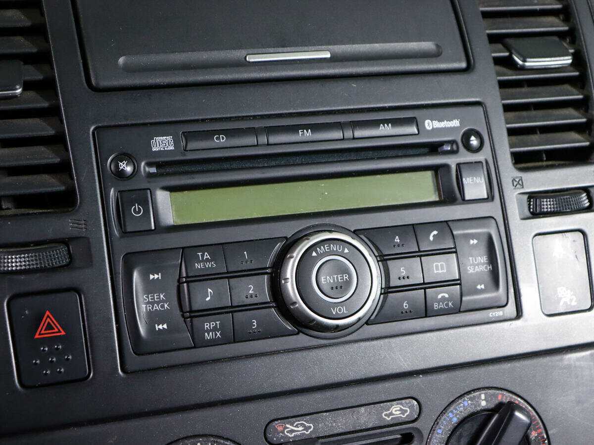 Nissan Tiida, 2010 Фото №17