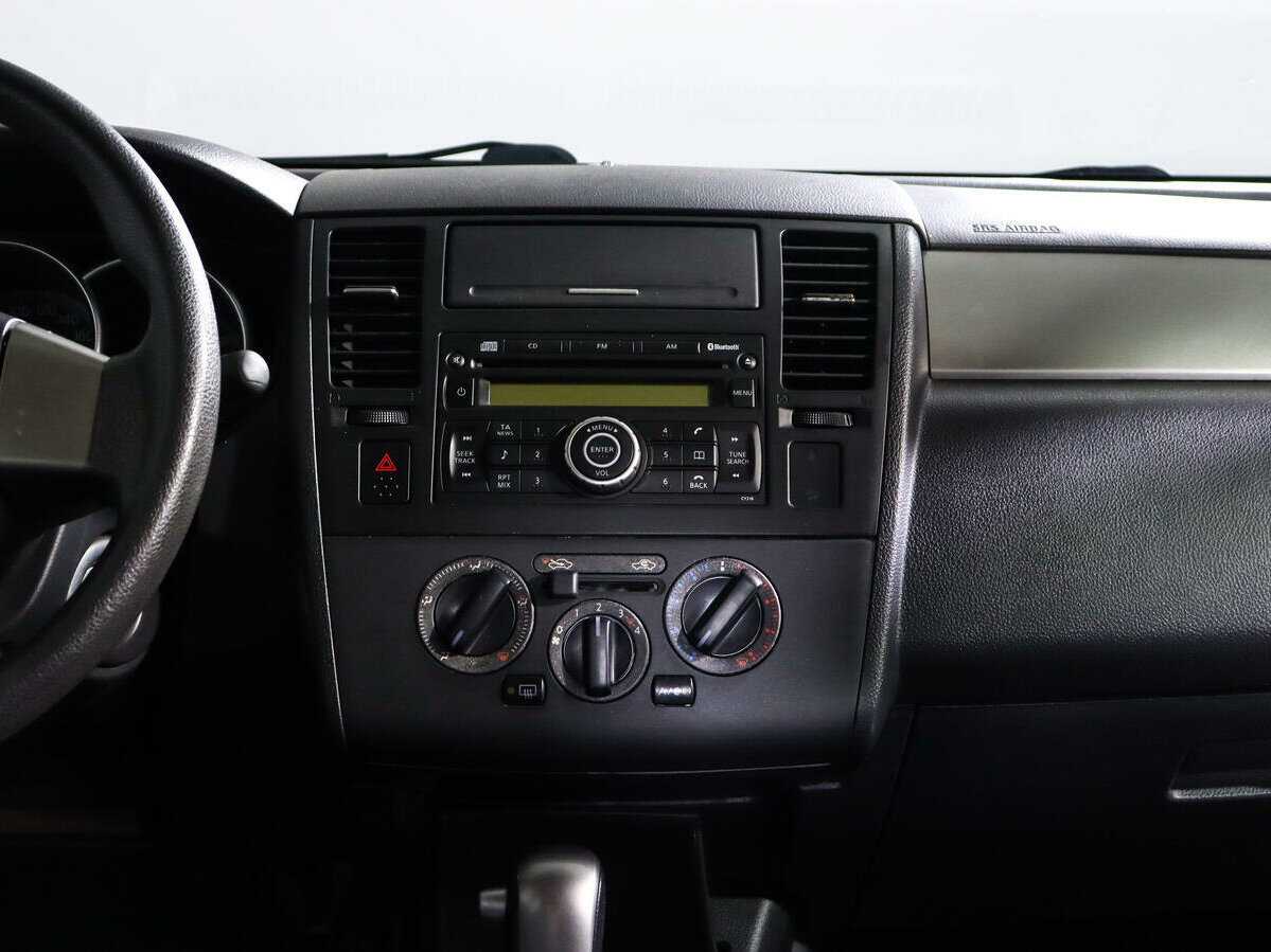 Nissan Tiida, 2010 Фото №11