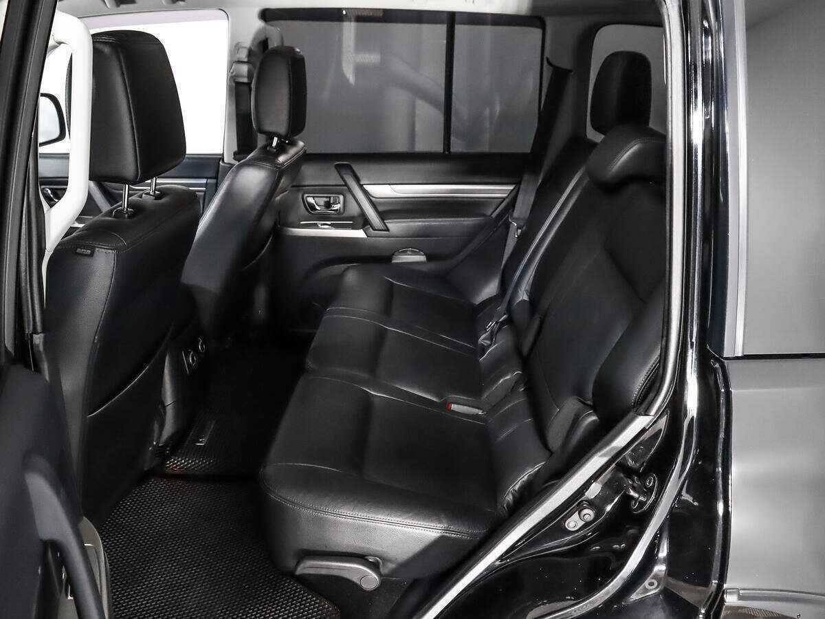 Mitsubishi Pajero, 2015 Фото №11