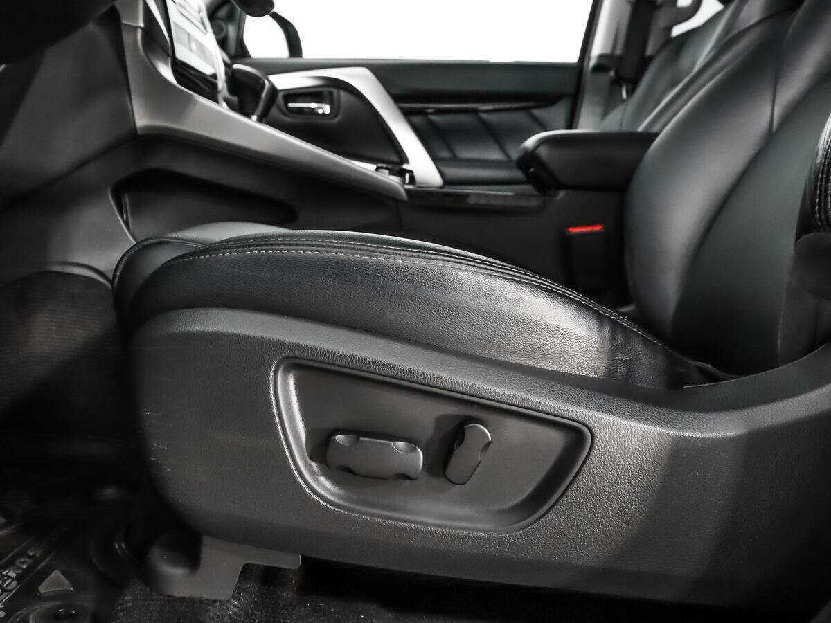 Mitsubishi Pajero Sport, 2017 Фото №10