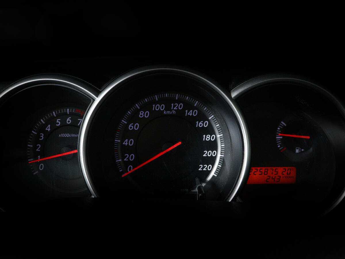 Nissan Tiida, 2011 Фото №11