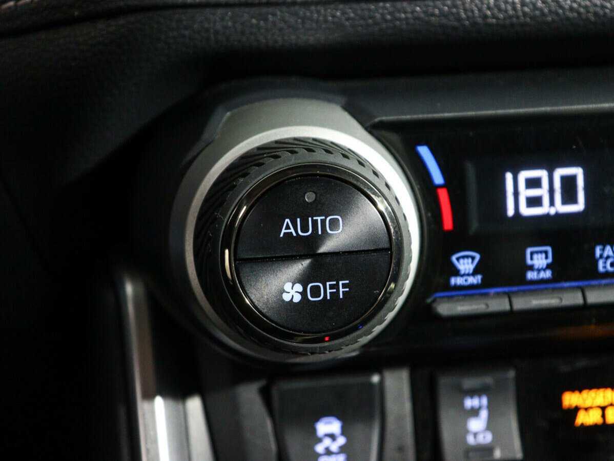 Toyota RAV4, 2021 Фото №18