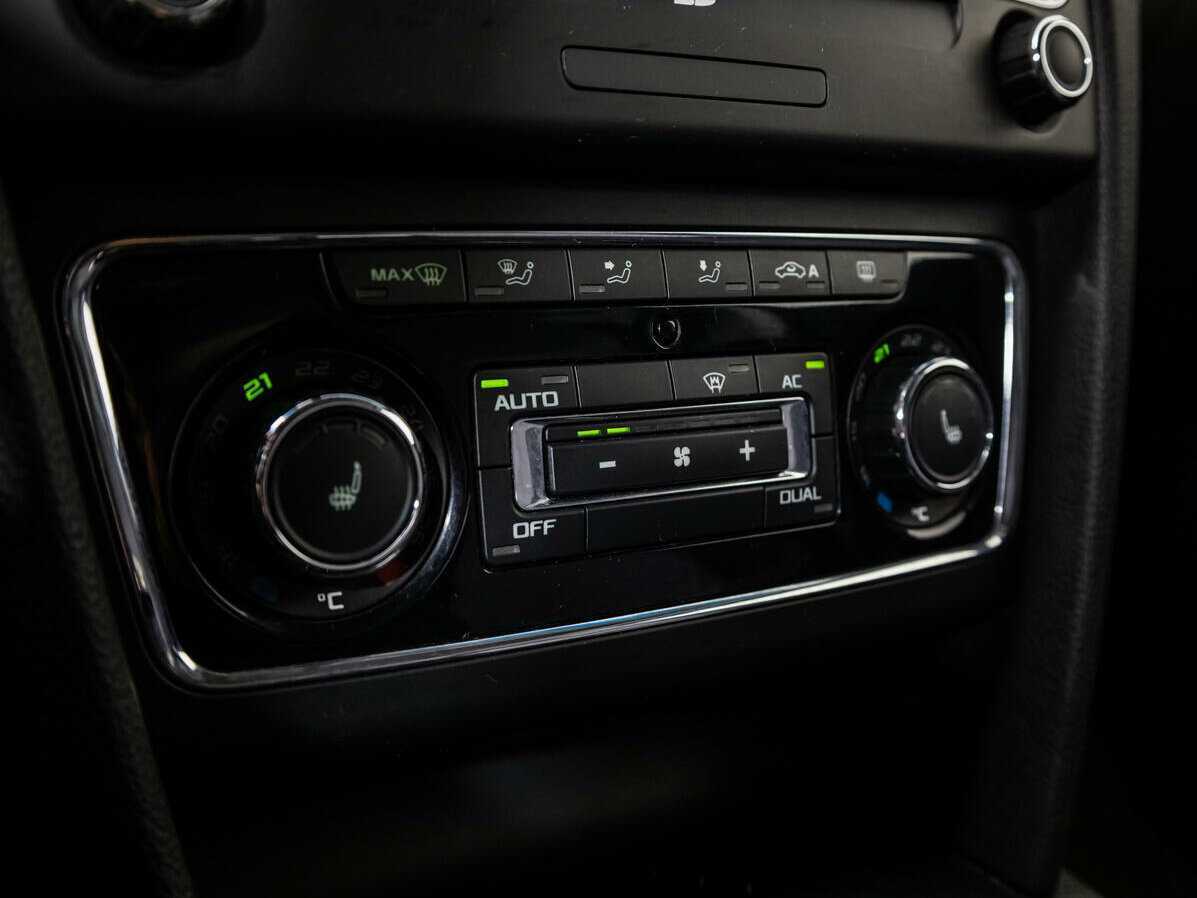 Skoda Superb DSG, 2011 Фото №17