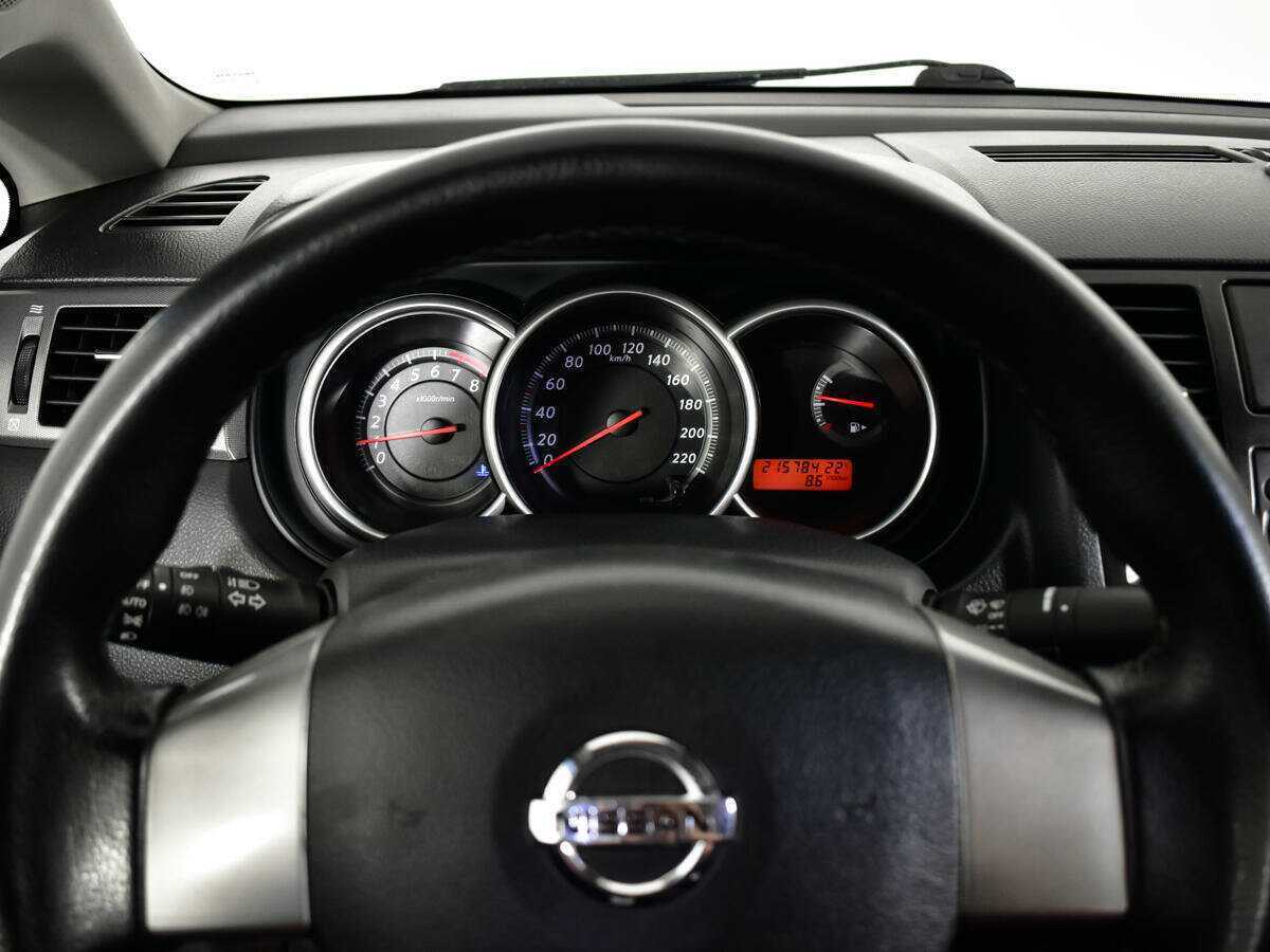 Nissan Tiida, 2011 Фото №11