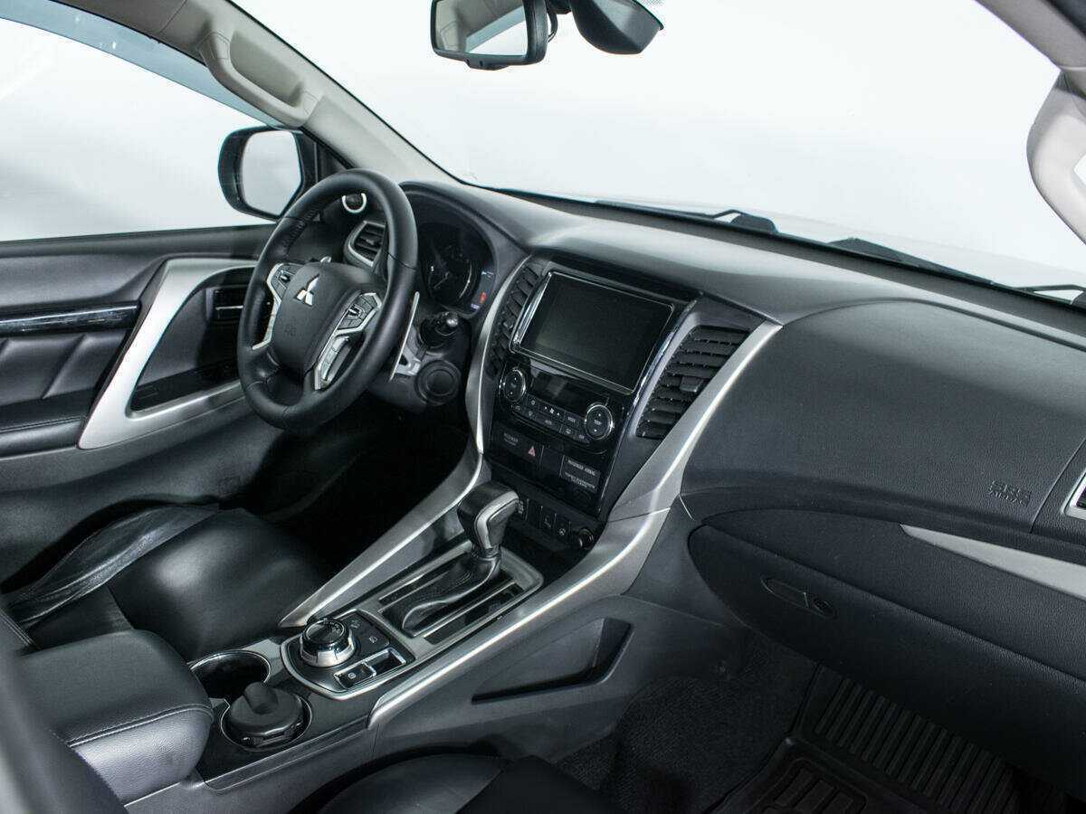 Mitsubishi Pajero Sport, 2016 Фото №9