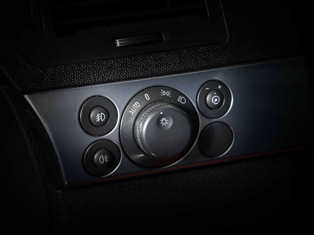 Opel Astra GTC, 2010 Фото №15