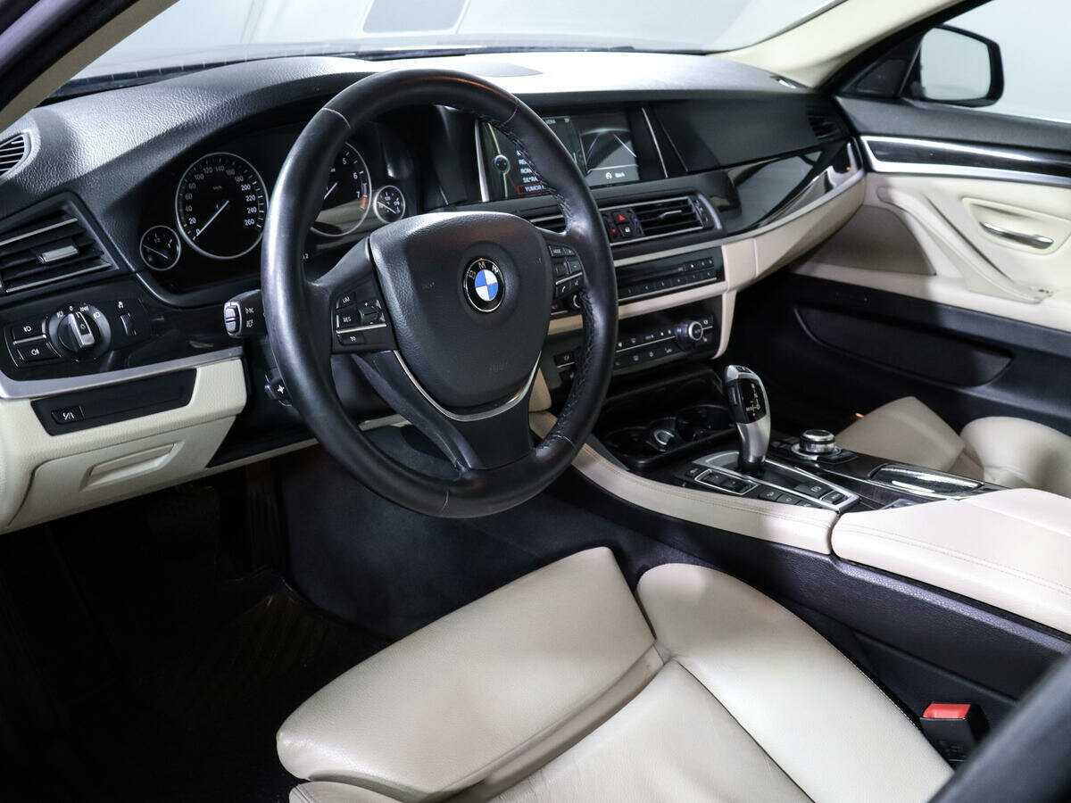 BMW 5 серии 535i xDrive, 2012 Фото №13