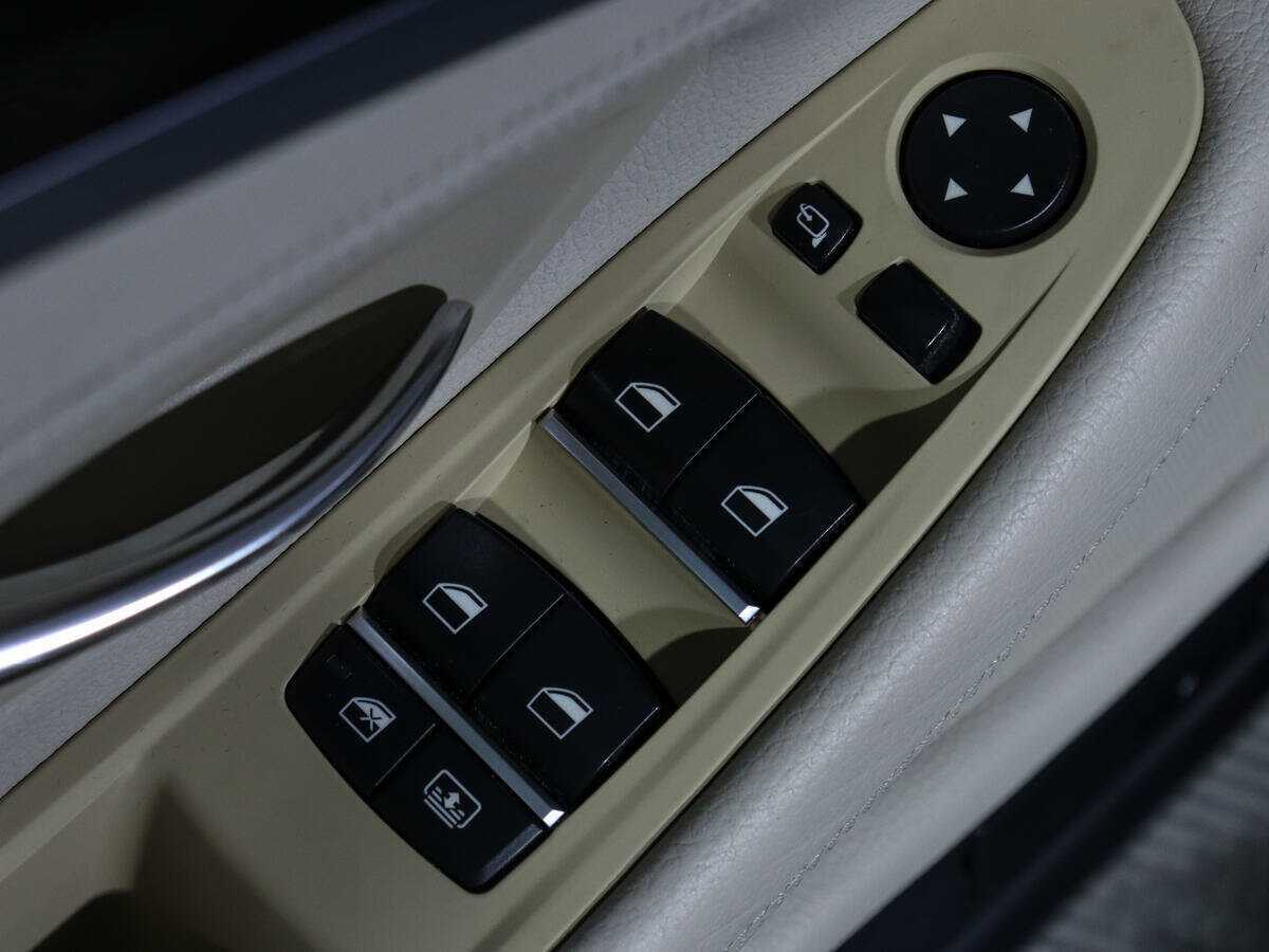 BMW 5 серии 535i xDrive, 2012 Фото №19