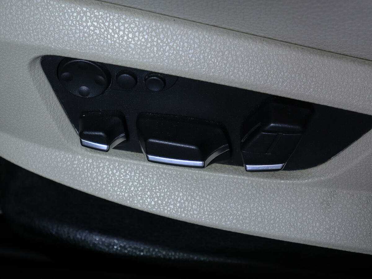 BMW 5 серии 535i xDrive, 2012 Фото №21