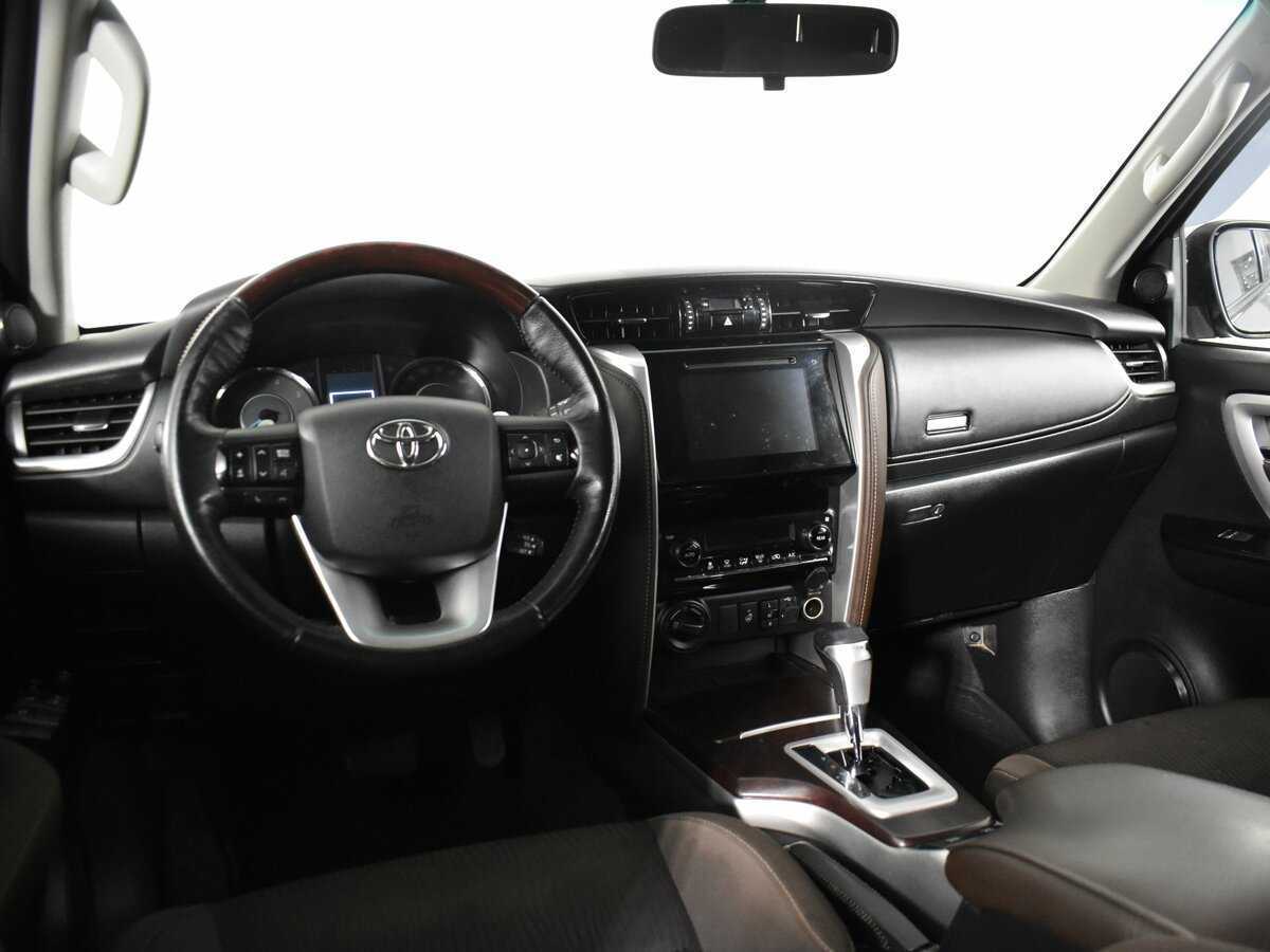 Toyota Fortuner, 2020 Фото №11