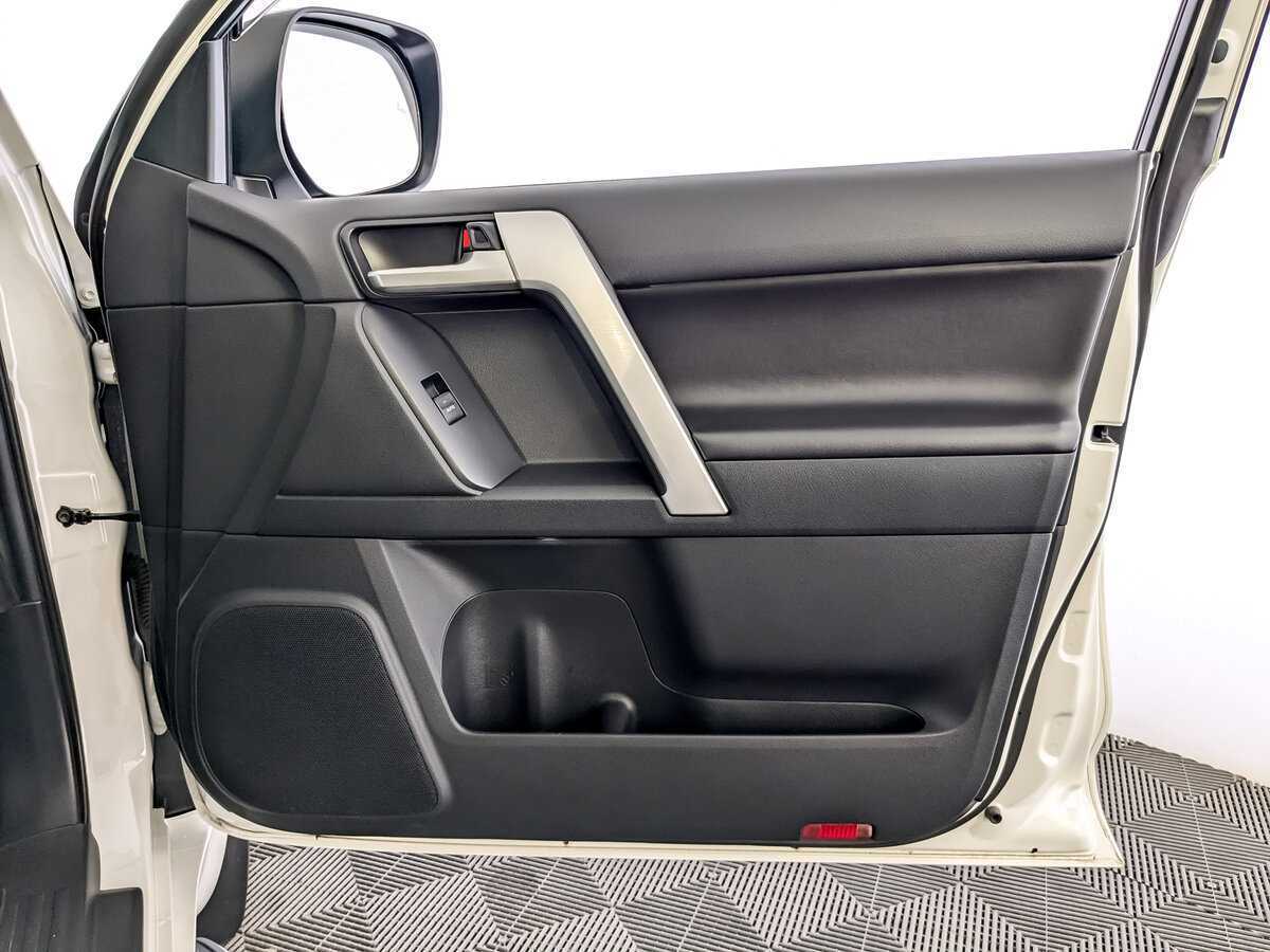 Toyota Land Cruiser Prado, 2021 Фото №21