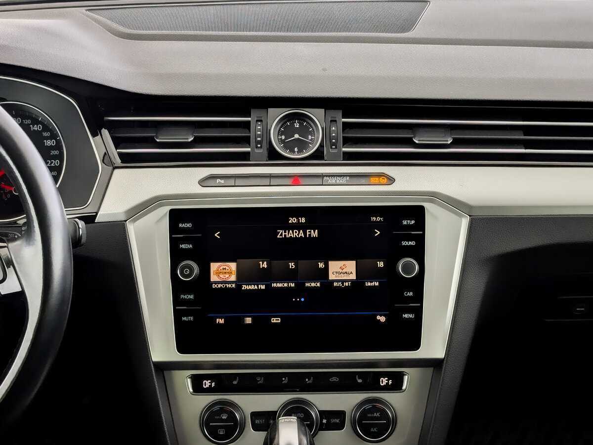 Volkswagen Passat, 2018 Фото №13