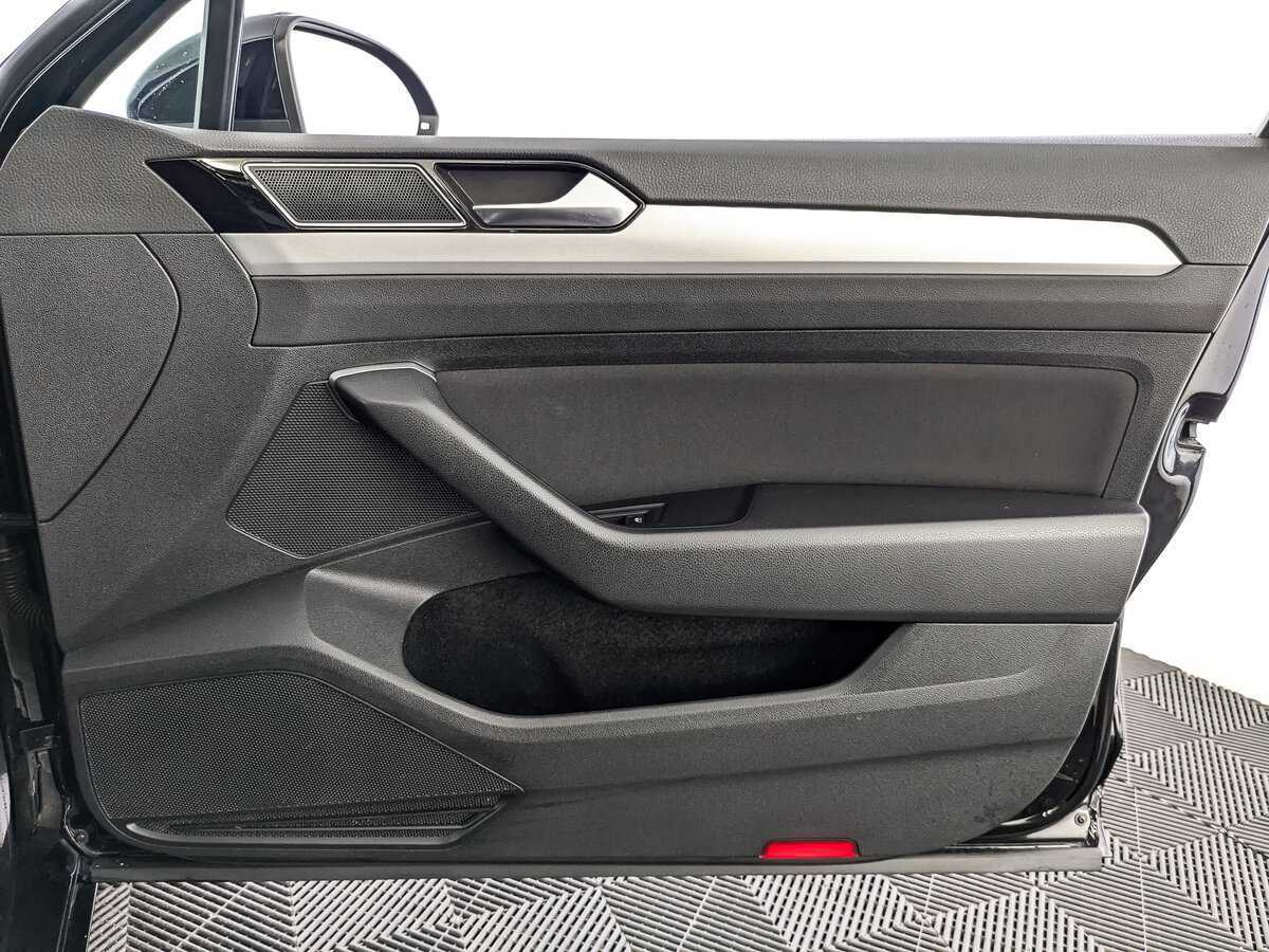 Volkswagen Passat, 2018 Фото №20