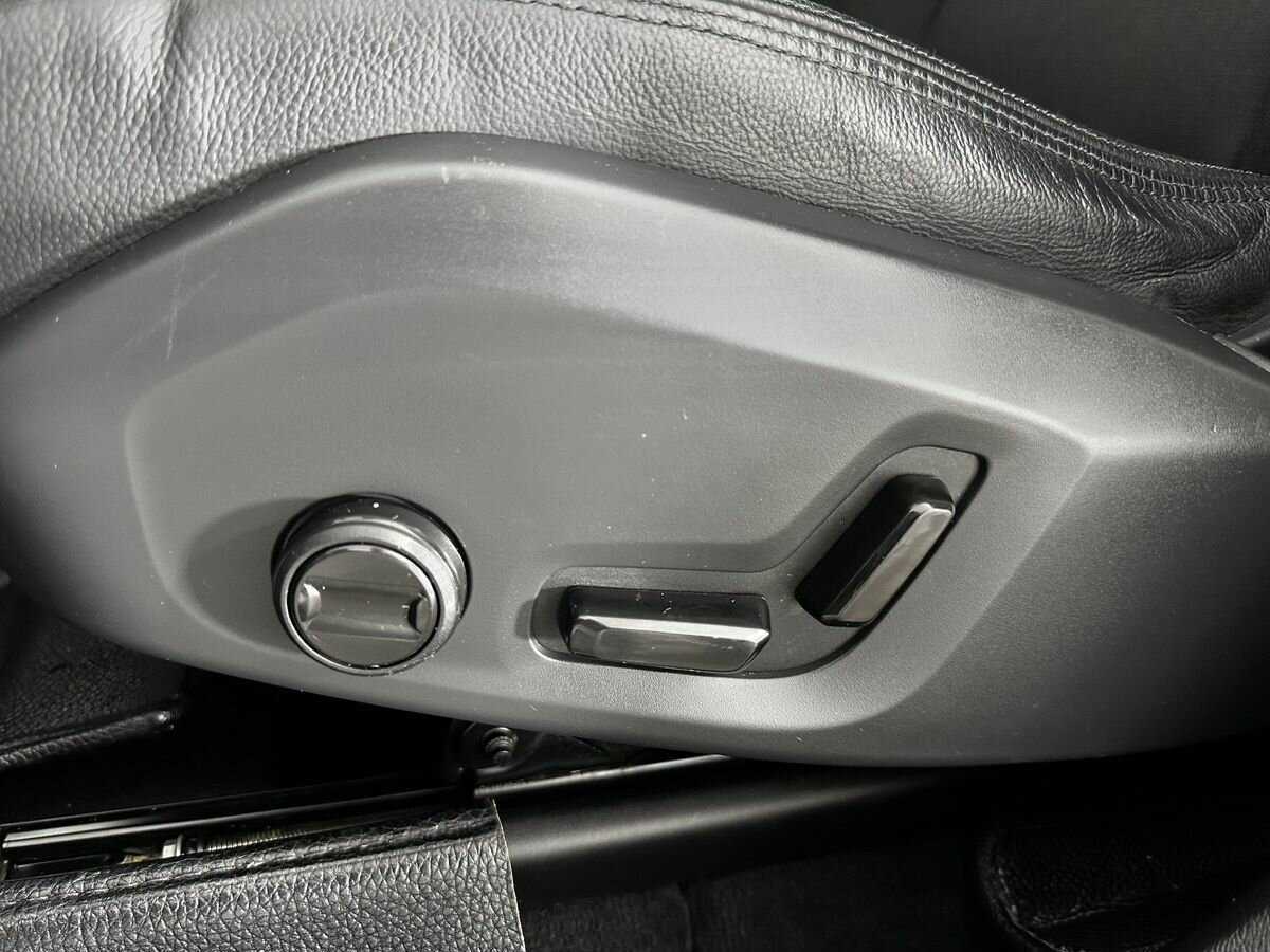 Volvo XC60, 2019 Фото №16