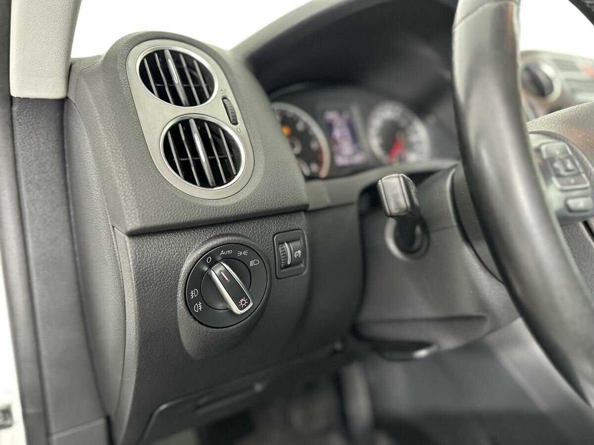 Volkswagen Tiguan, 2011 Фото №9