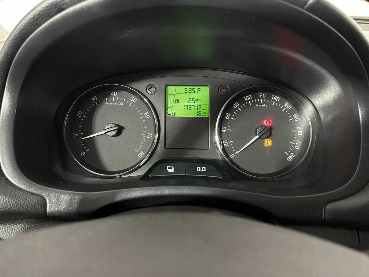 Skoda Fabia, 2011 Фото №11