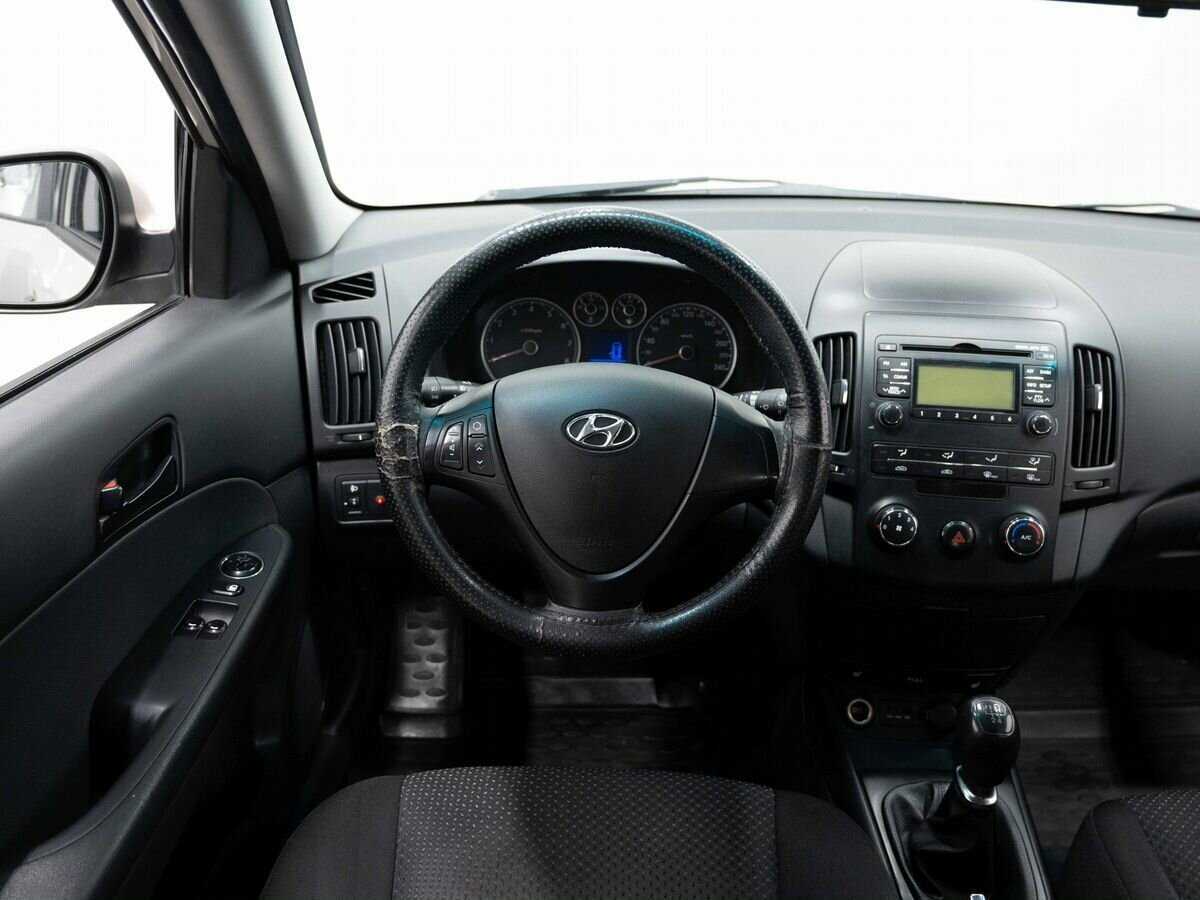 Hyundai i30, 2010 Фото №14