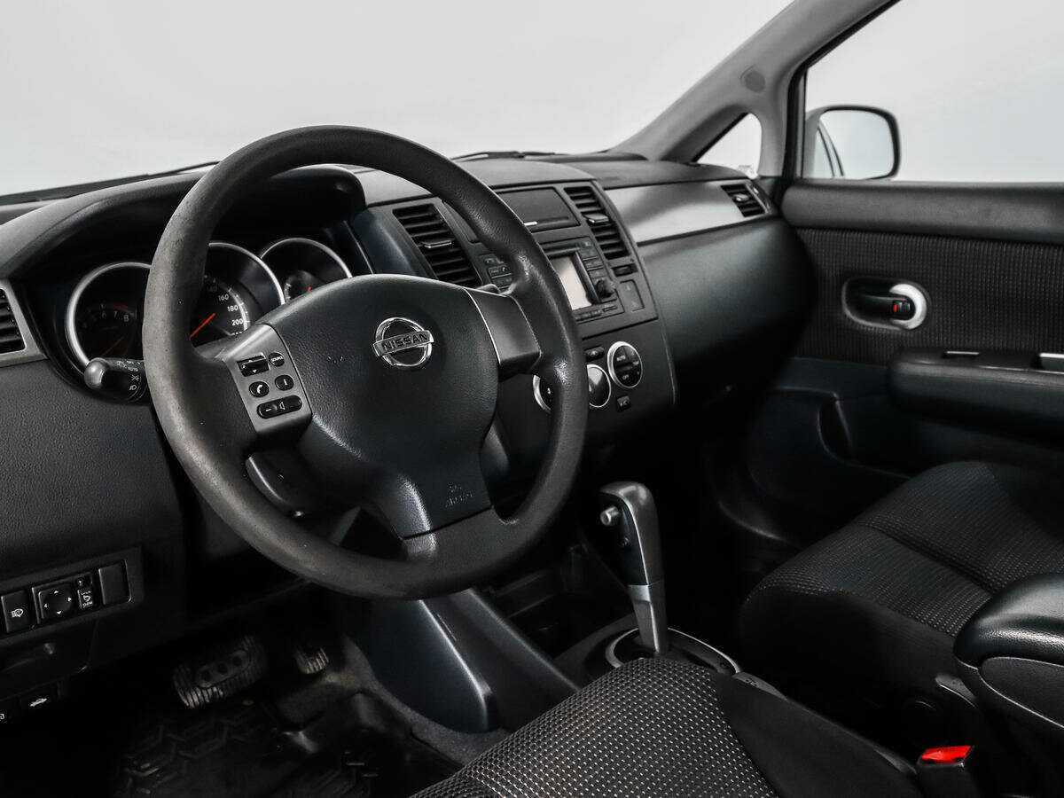 Nissan Tiida, 2010 Фото №9