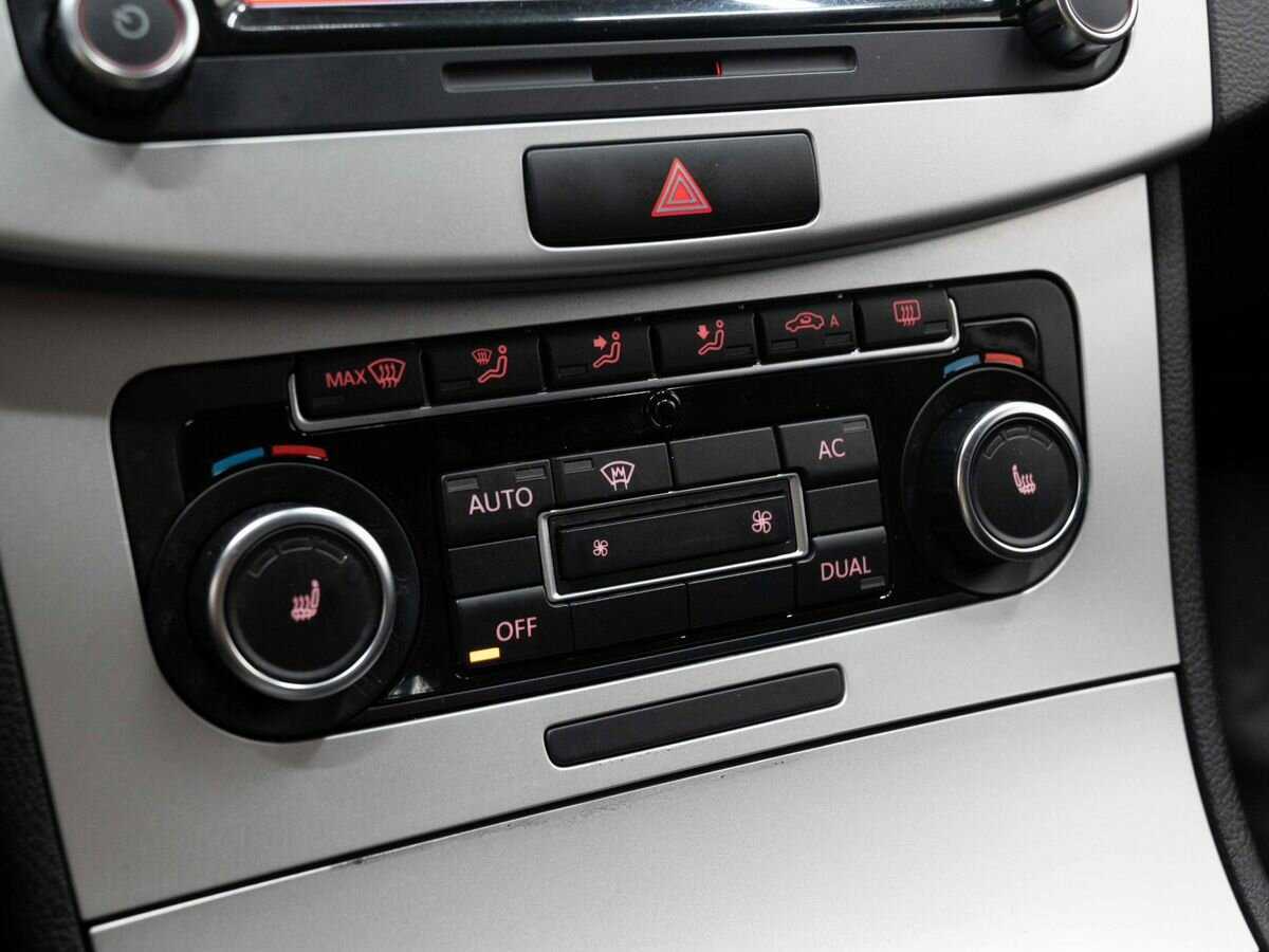 Volkswagen Passat, 2011 Фото №23