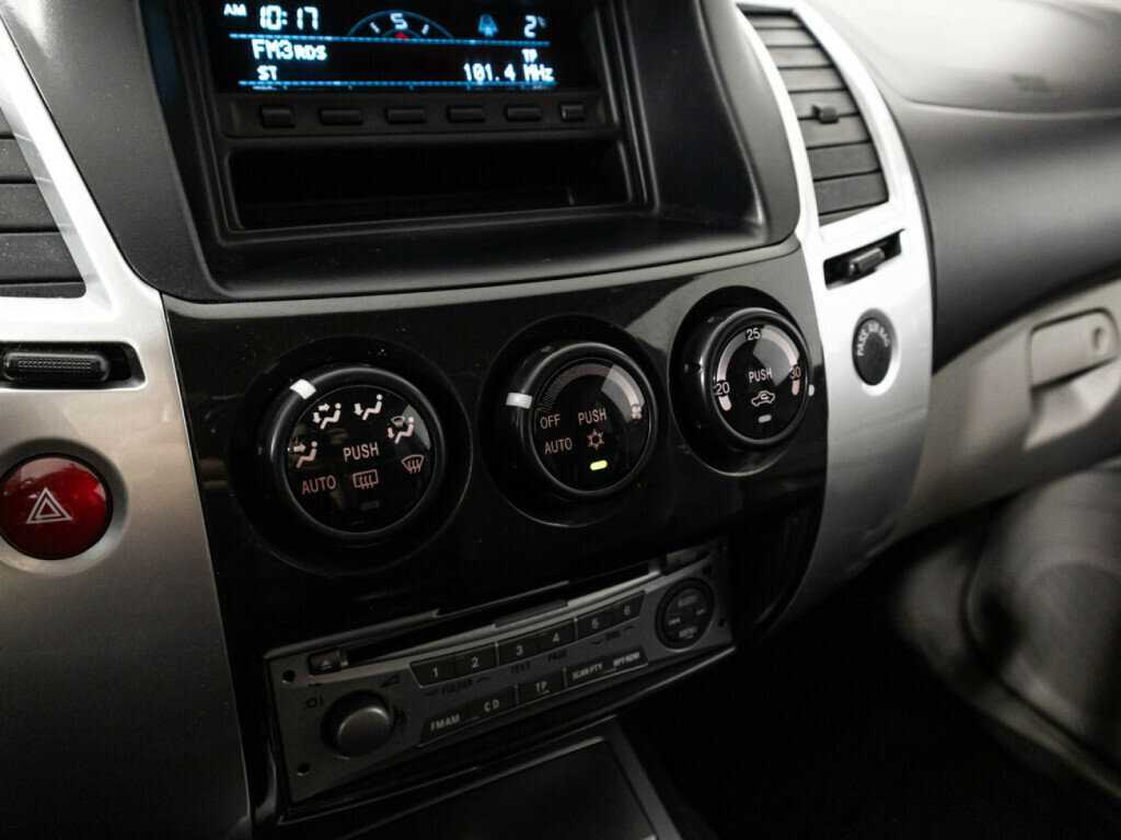 Mitsubishi Pajero Sport, 2010 Фото №15