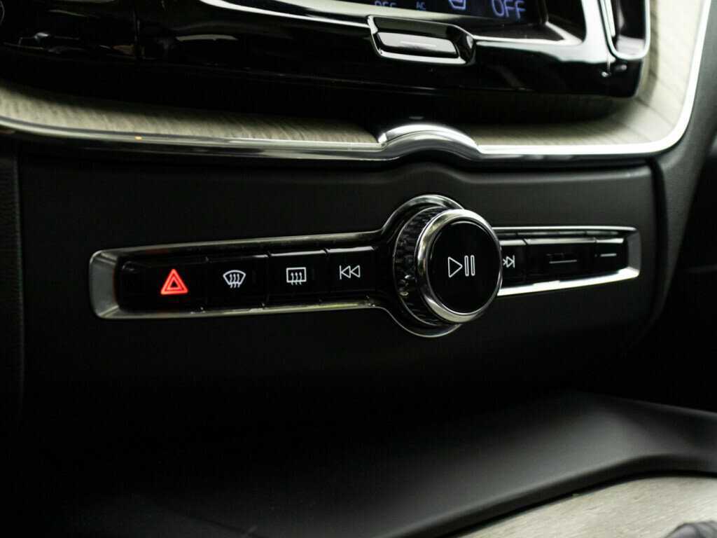 Volvo XC60, 2019 Фото №20