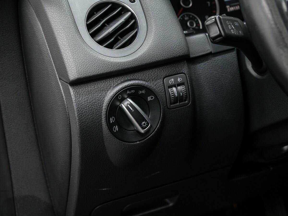 Volkswagen Tiguan, 2011 Фото №17