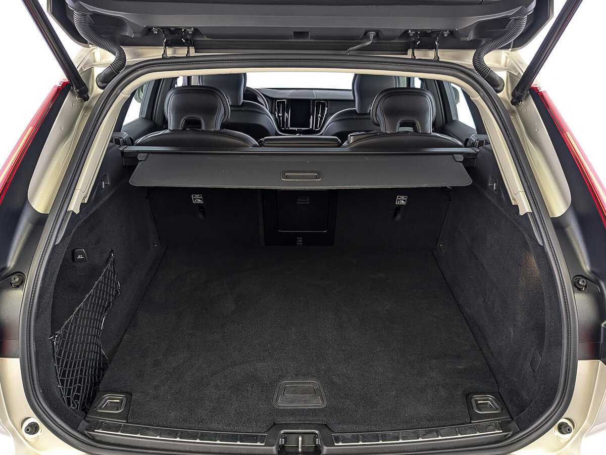 Volvo XC60, 2020 Фото №10