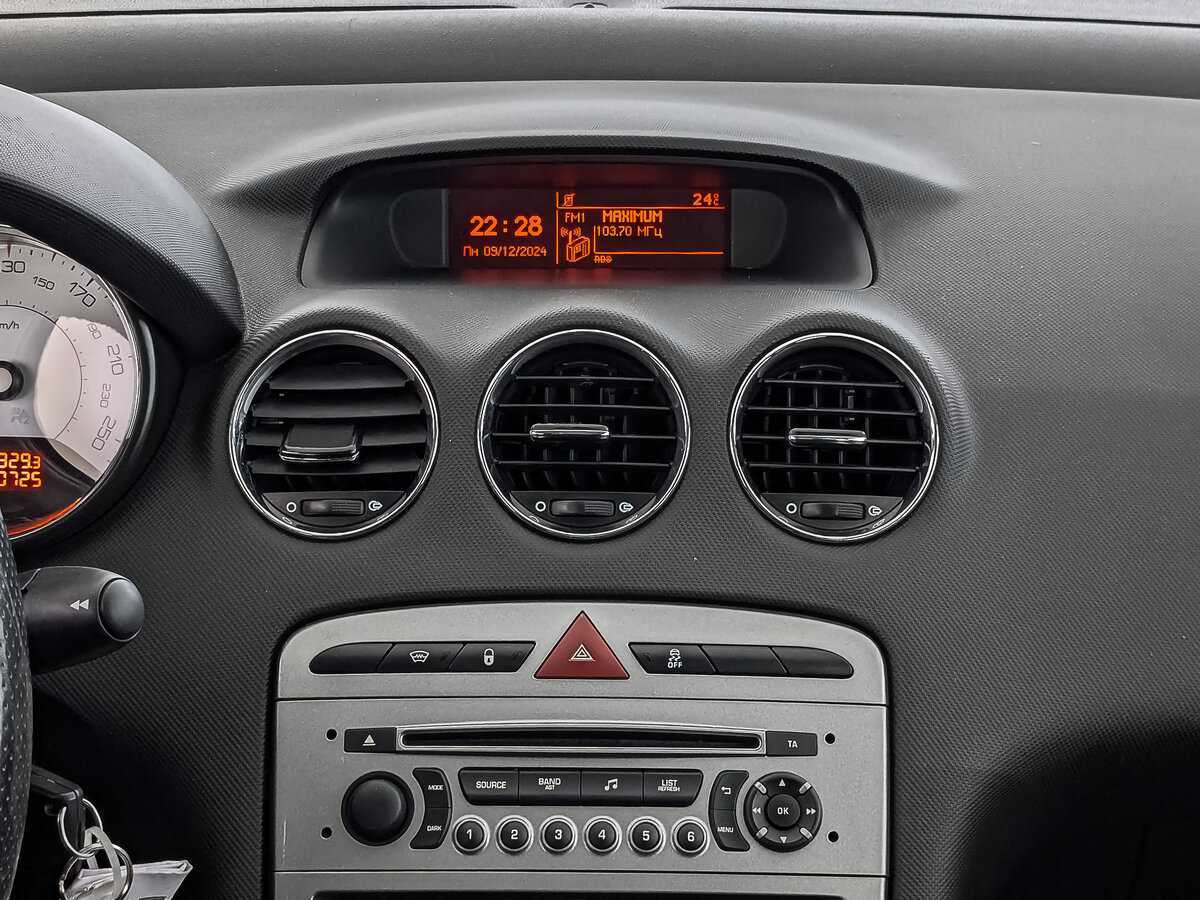 Peugeot 408, 2016 Фото №15