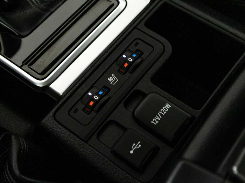 Toyota Land Cruiser Prado, 2022 Фото №18