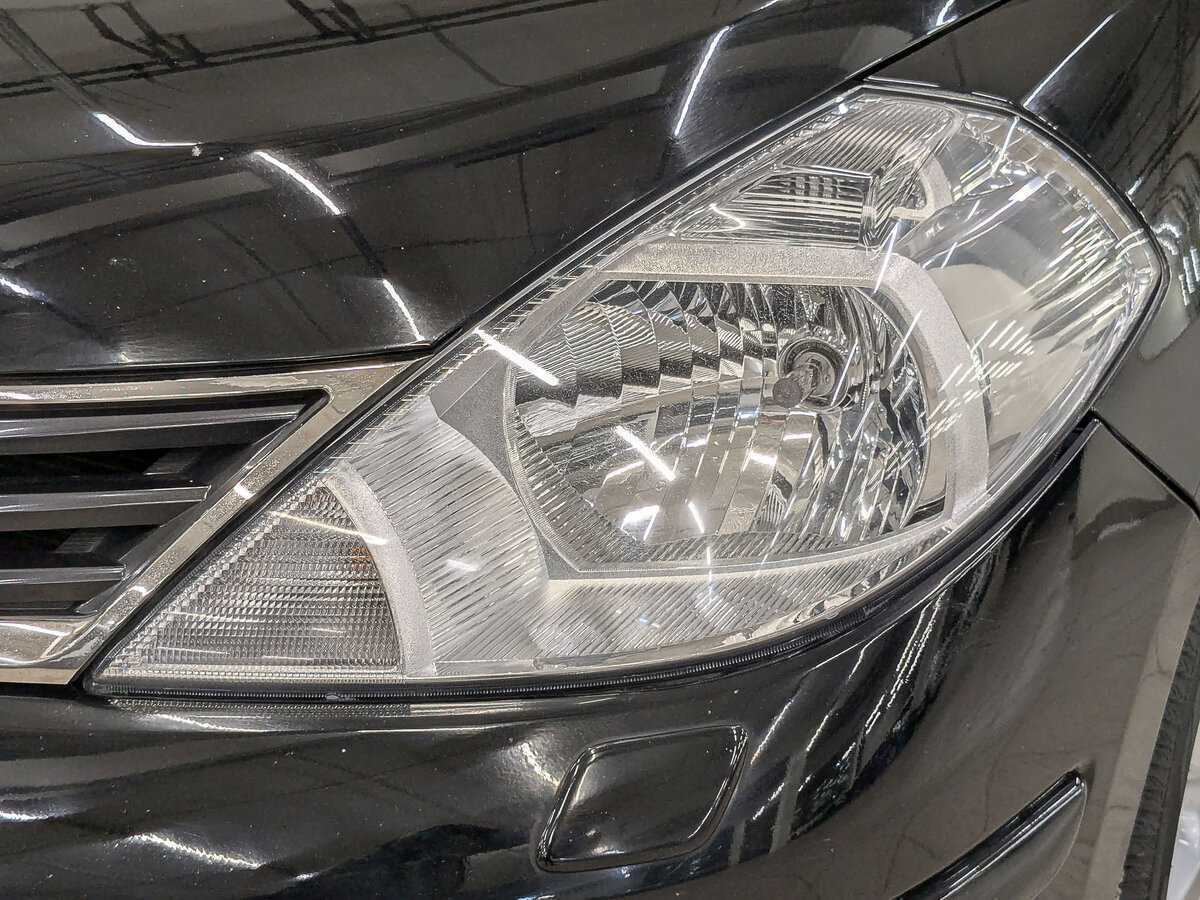 Nissan Tiida, 2010 Фото №11