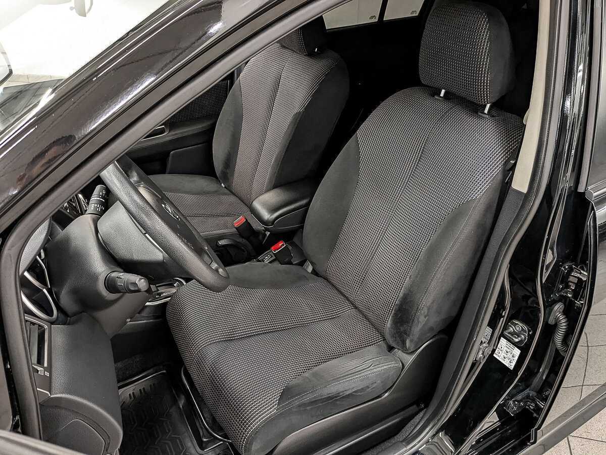 Nissan Tiida, 2010 Фото №20