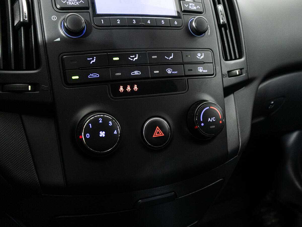 Hyundai i30, 2010 Фото №15