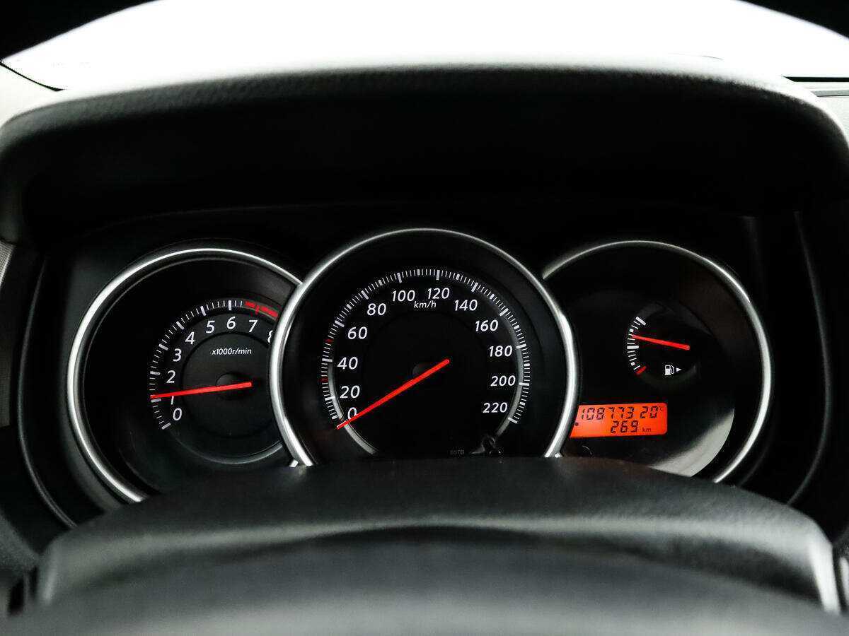 Nissan Tiida, 2011 Фото №9