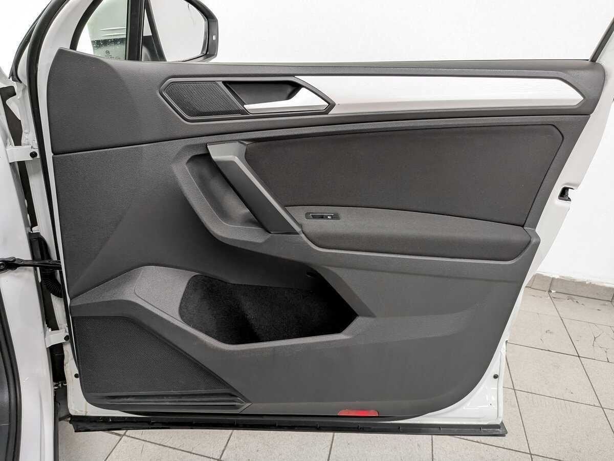 Volkswagen Tiguan, 2021 Фото №24