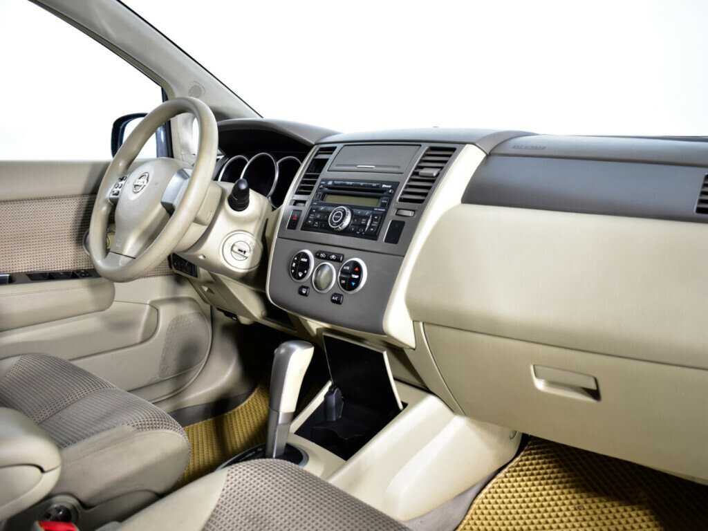 Nissan Tiida, 2011 Фото №9