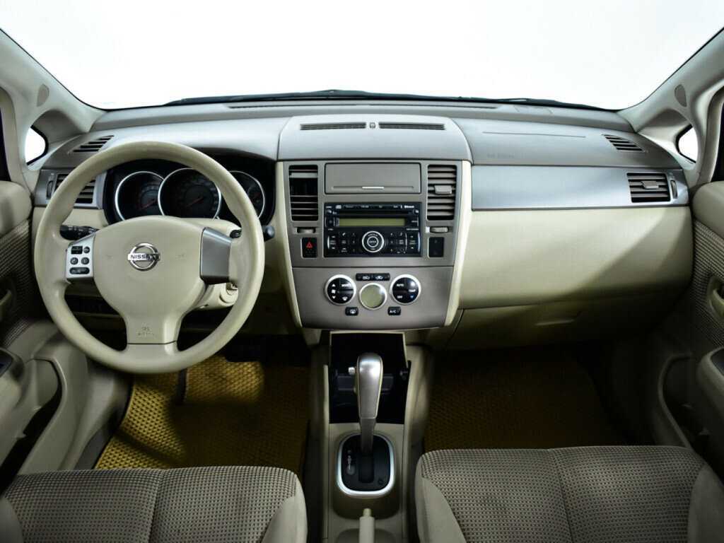 Nissan Tiida, 2011 Фото №12
