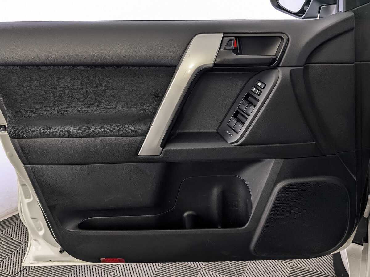 Toyota Land Cruiser Prado, 2021 Фото №17