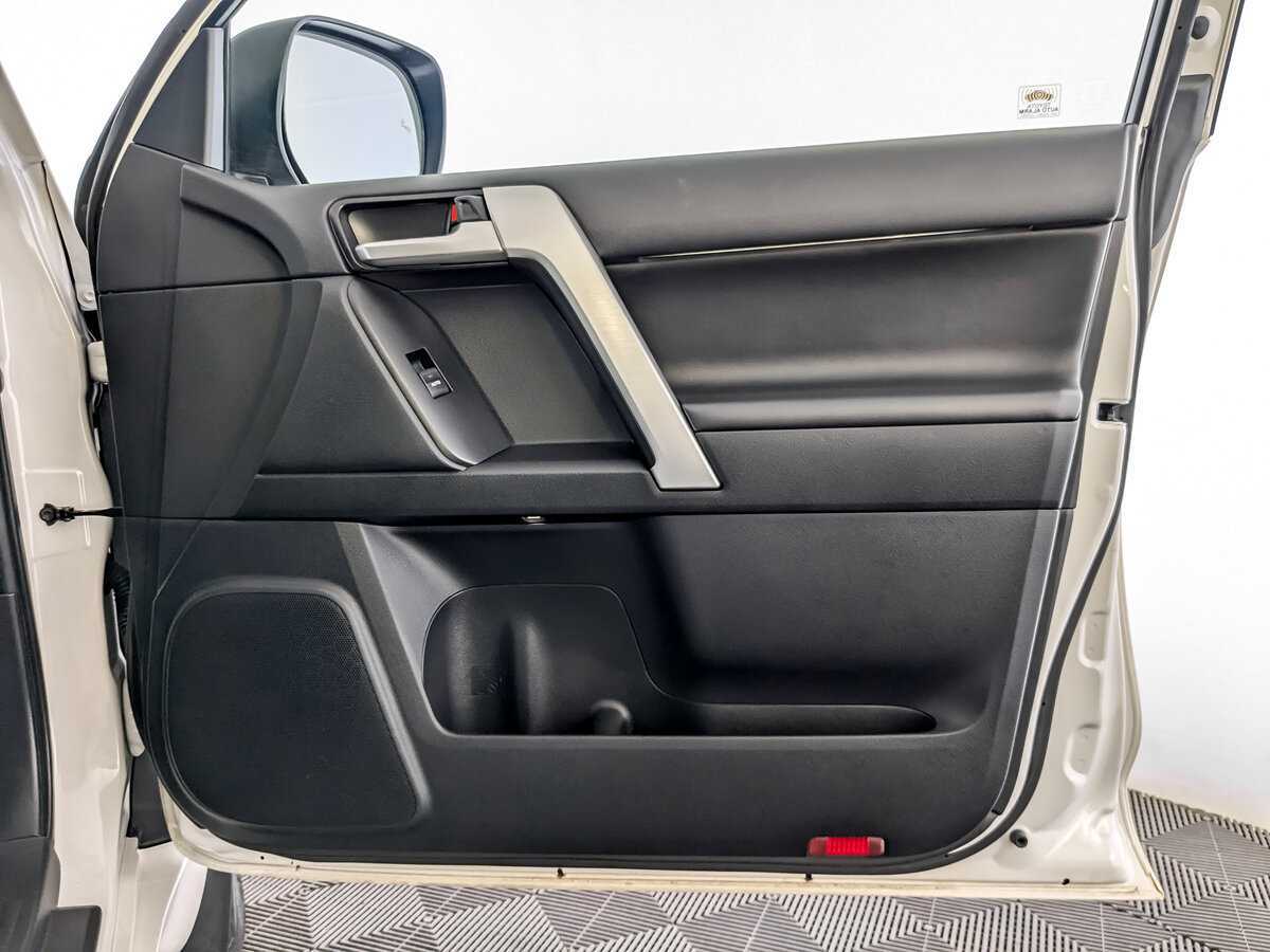 Toyota Land Cruiser Prado, 2021 Фото №25