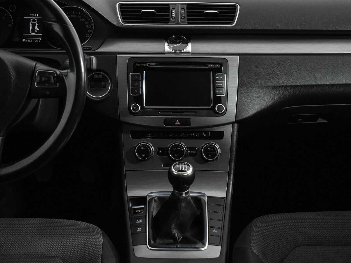 Volkswagen Passat, 2011 Фото №15