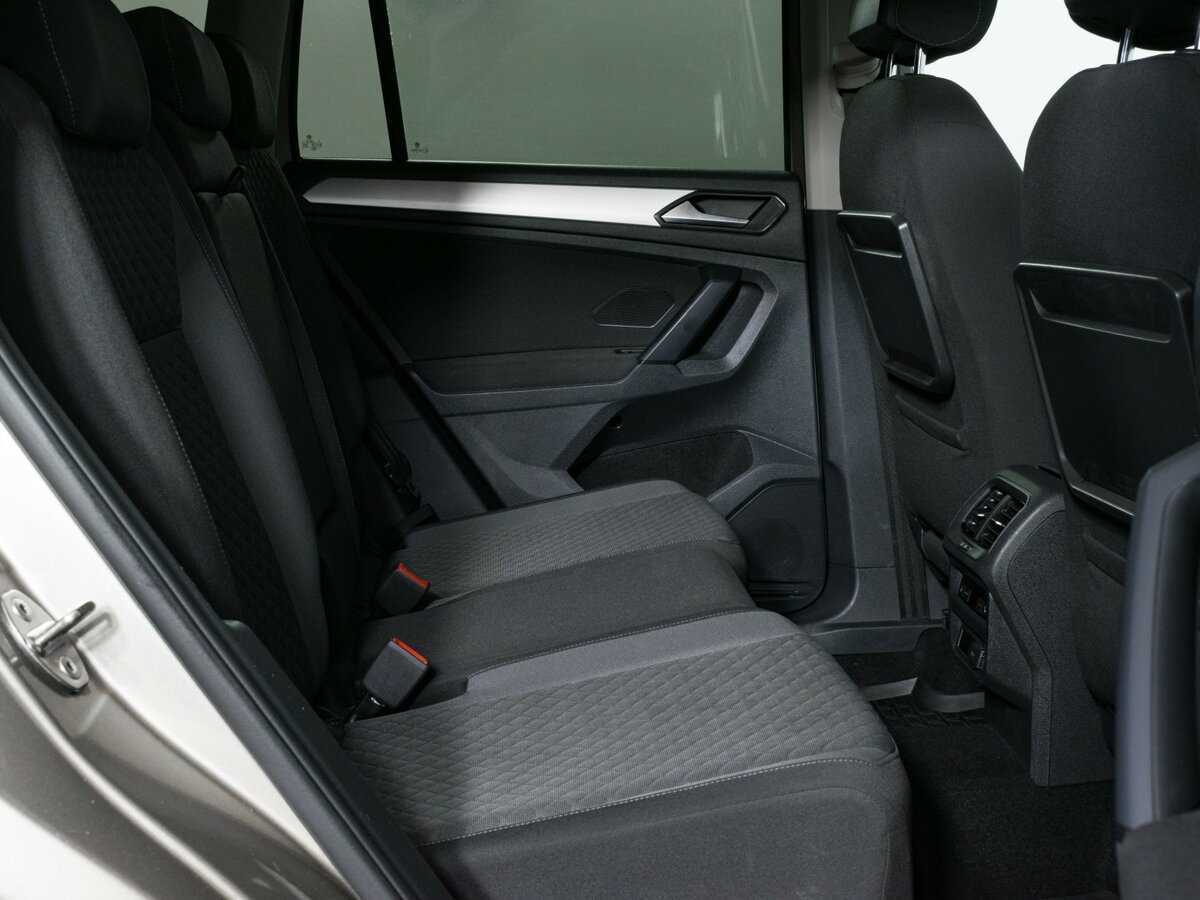Volkswagen Tiguan, 2018 Фото №10